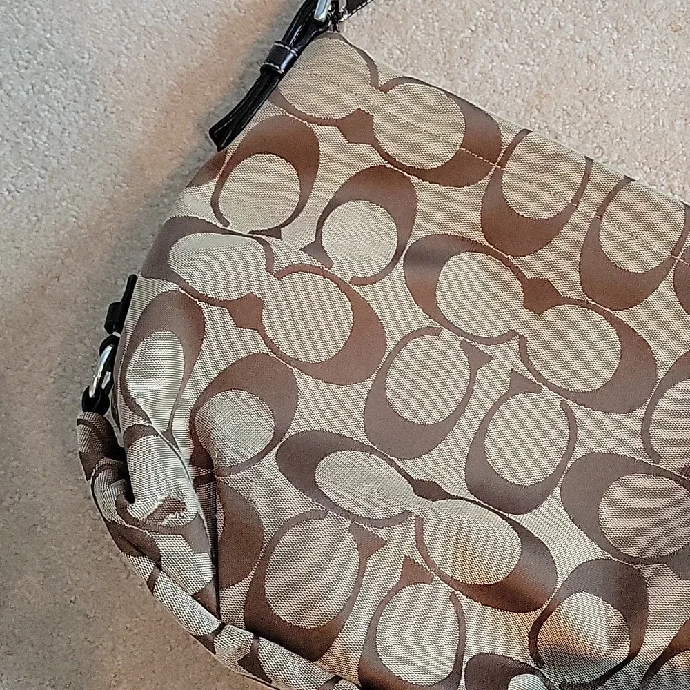 Handbag - Picture 3 of 4